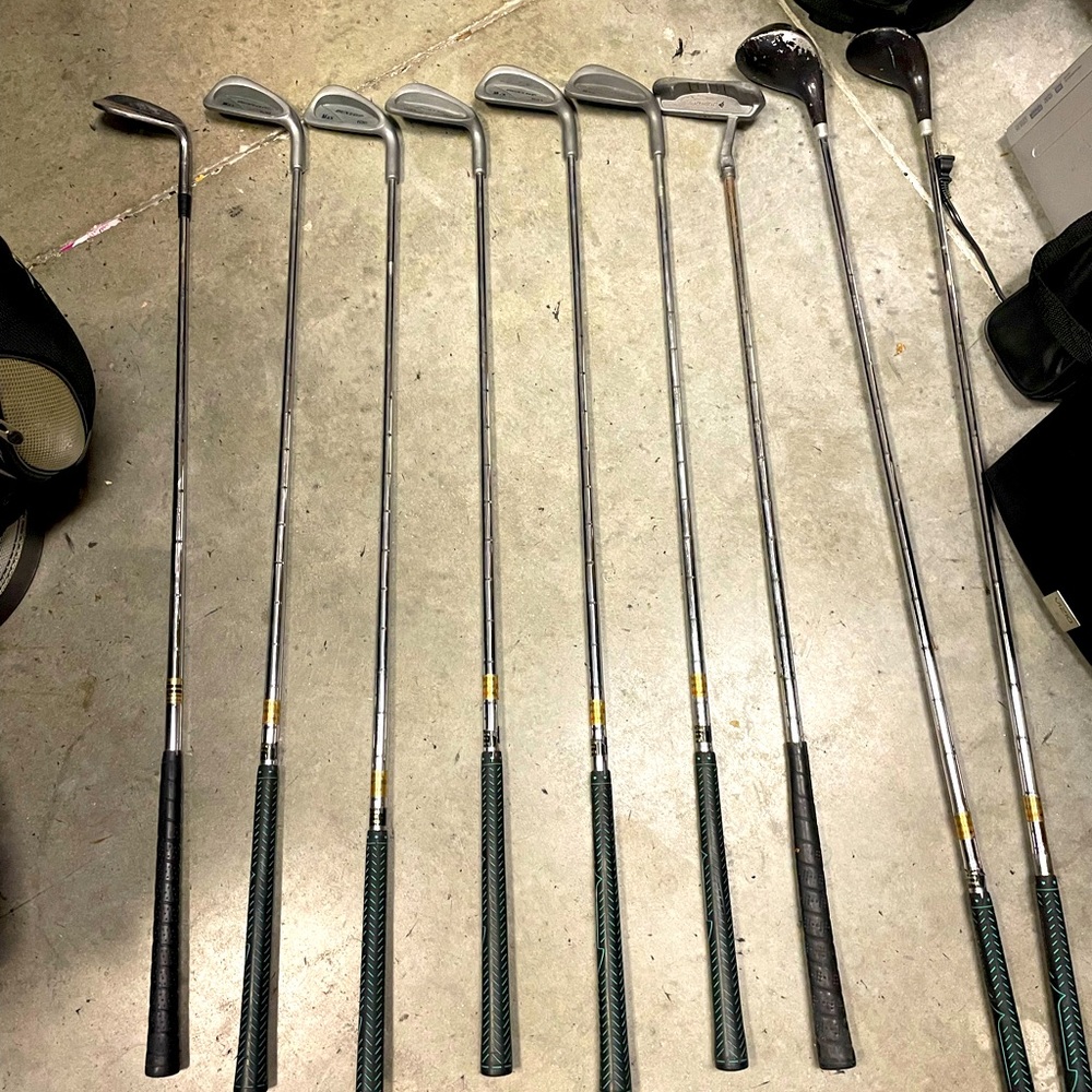 Golf set 9 pc by Dunlop 
Max100